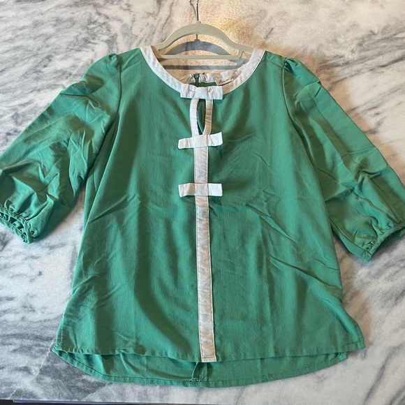 ModCloth peekaboo bow blouse light green and white - Picture 3 of 6
